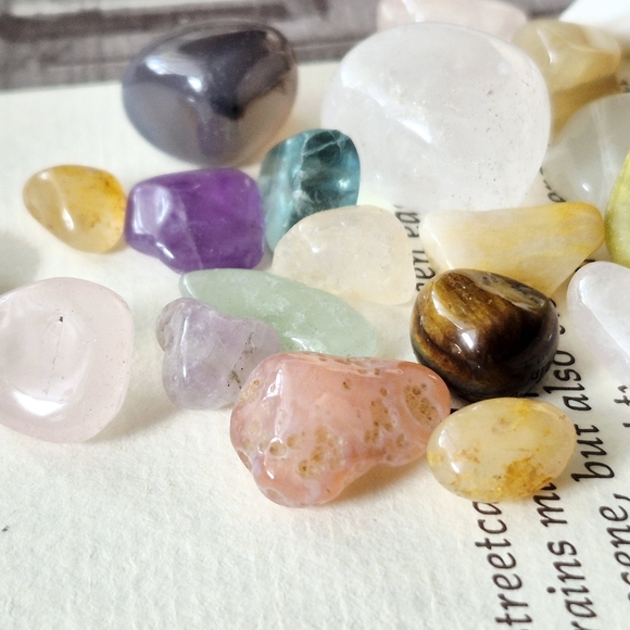 Assorted Polished Gemstones - Picture 3 of 5